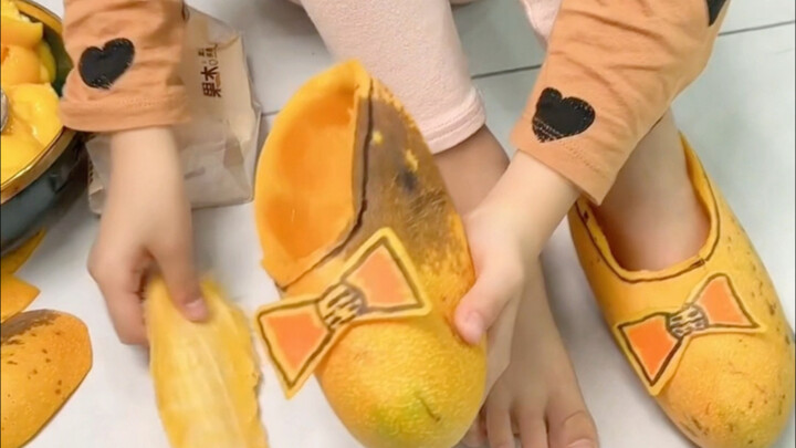Sepatu yang lebih aneh