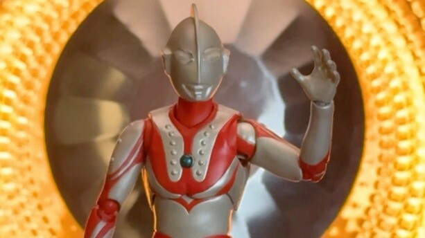 Adegan Ultraman pertama, superman kosmik membuka matanya, saya Shafulin