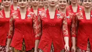 Cantiknya Orang Rusia Pakai Pakaian Tradisional Indonesia#budaya
