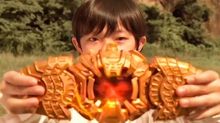 Memperhatikan para ksatria yang berubah dari anak-anak di Kamen Rider