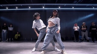 Powerful urban duet dance