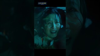 Mother couldn't save 💔 her son from zombie apocalypse 🥺 | All of us are dead #kdrama #shorts