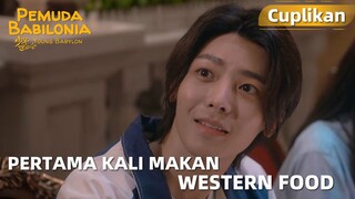 Young Babylon | Cuplikan EP12 Diketawain Karena Pertama Kali Makan Western Food? | WeTV【INDO SUB】