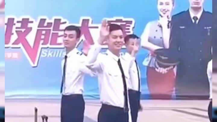 王鹤棣大学时期跳舞视频