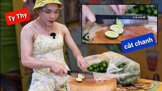 Thán phục kĩ năng cắt cà chua siêu nhanh của Ty Thy gỏi đu đủ - Ẩm thực Cha Rồng