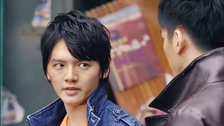 "As expected of the debt king, his appearance is so cool!"