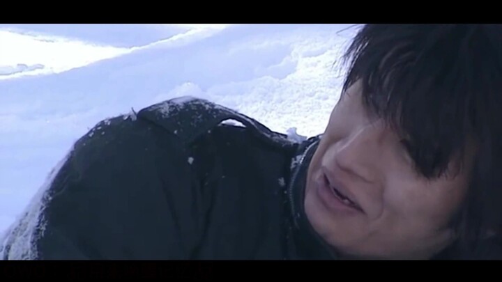 [Kamen Rider Sword] Tachibana-senpai bernyanyi di salju