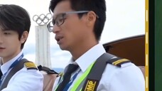 The behind-the-scenes footage of pilot Ho Xi is even more handsome than the feature film!