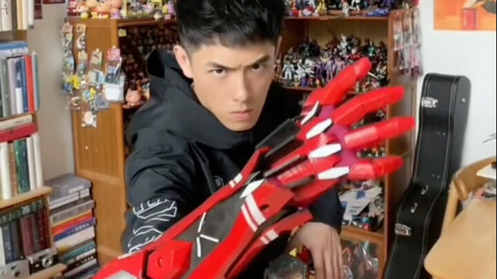 Hei~ Ayo bermain dengan bentuk pola naga dari Kamen Rider Holy Blade! ! Ini juga bentuk pilihanku di