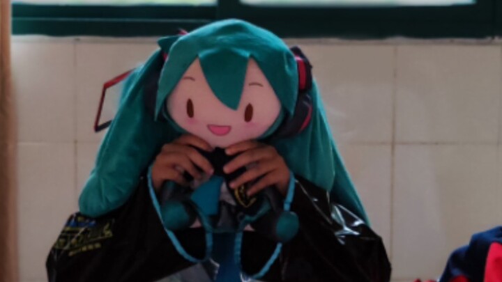 When you cos Hatsune Miku dance at school, the world's number one princess Your Royal Highness: Imme