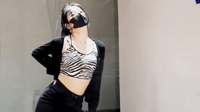 วิเคราะห์ห้องซ้อมล่าสุดของ Twice สำหรับเพลง "Bloodline"