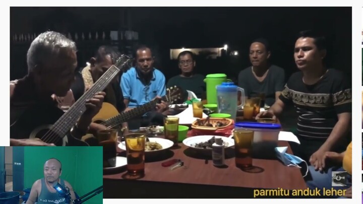 React Penyanyi Kedai Tuak dan Gitaris Oppung