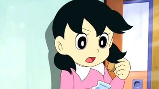 Nobita menelan lubang hitam dan menjadi raja perut besar.