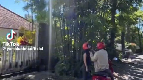 Emang ya cewe suka maen belakang 😣