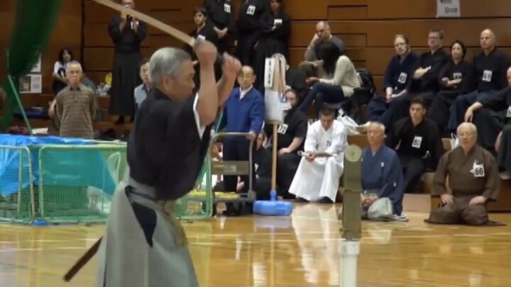 Japan's top swordsman master, how fast is his sword? Bamboo and wood are not visible to the naked ey