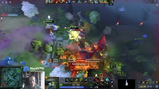 Topson with the ES plays DOTA 2