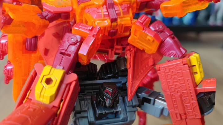 How did he go from a leader to a star villain? Transformers Titan Returns SDCC Enemy, Red Combo