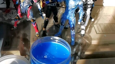 Knight dips sauce and spends 5 seconds to clean a SHF