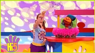 Jenn and Chats blow beautiful Bubbles | For Kids Videos | Hi-5 USA