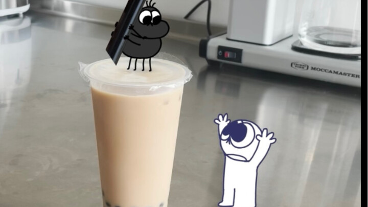 Anak-anakku pertama kali minum teh susu (lucu banget nonton dramanya haha)