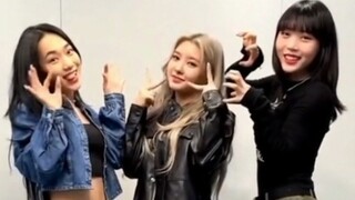 金多娟与街头少女战士TURNS等成员跳舞WADADA和Bada Boom 这身很娟总！