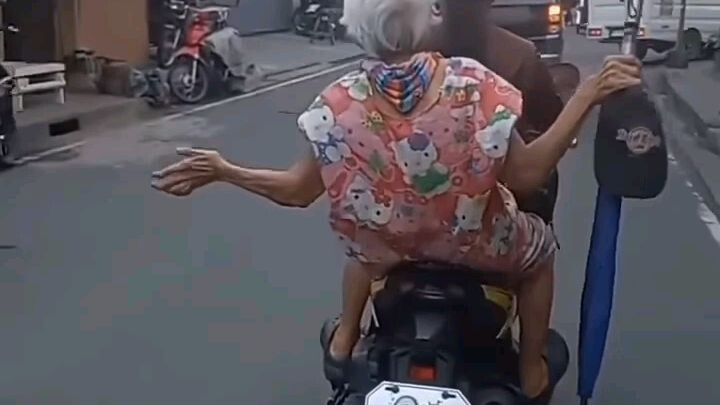 Astig ni Lola😎🤣😎 hahaha✌️