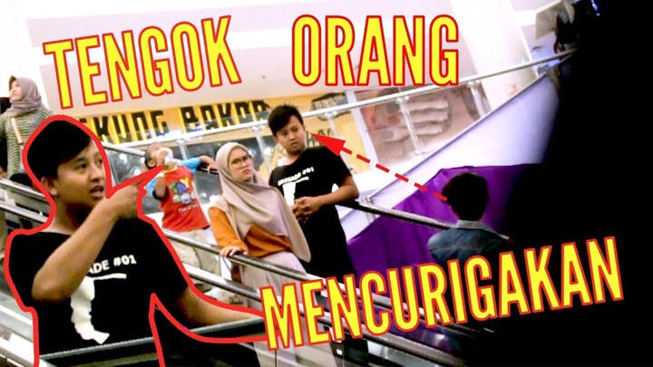 PRANK!!! PELOTOTIN ORANG DI ESKALATOR!! (Staring At Strangers On The Escalator) - PRANK INDONESIA