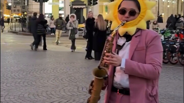 เมื่อเพลงประกอบ Jojo's Bizarre Adventure มาสู่เมืองมิลาน ประเทศอิตาลี "สายลมสีทอง" แซ็กโซโฟน #jojo's