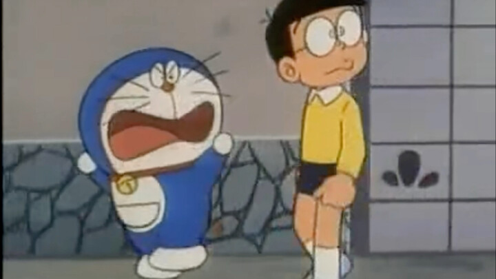 Doraemon mengajarimu cara menyeberang jalan hahahahaha