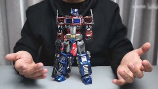 Phải mất 24 giờ để ghép câu đố kim loại Optimus Prime lại với nhau và độ khó thực sự có thể khiến bạ