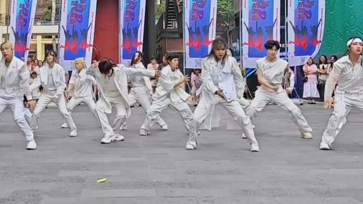 【SEVENTEEN】One shot of Sun Wukong’s road show and the backup dancers are so awesome