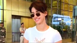 HOT 🥵 Disha Patani 🥰 Looks Gorgeous 😘 At Mumbai Airport Ek Villan Return 🦹