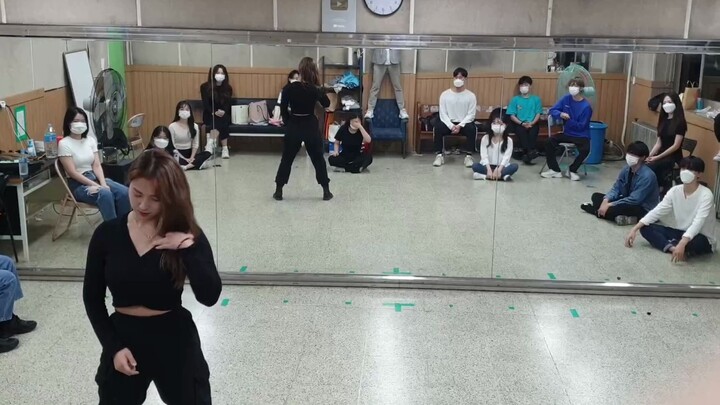 Club students dance NUNU NANA - Jessi