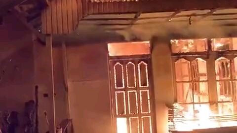 KAMU BOLEH MENYUKAINYA,TAPI BIAR KAN DIA MENYUKAI PILIHANYA