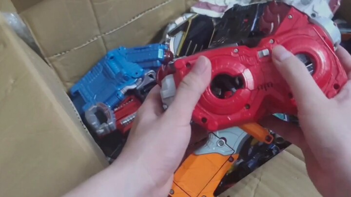Mở hộp quà tặng đồ chơi cũ gửi từ Nhật Bản! Một bữa tiệc đồ chơi Kamen Rider!
