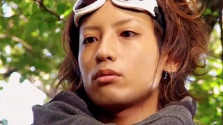 Tokumei Sentai: Hiroshi and Jin duel, and a mysterious lion mecha appears.