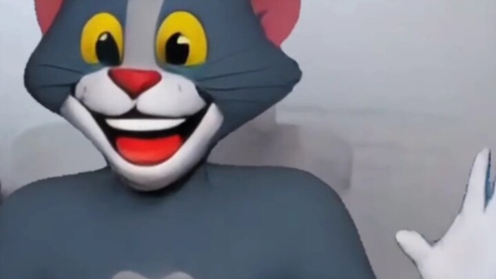 Tom: Jika kau tidak bisa menangkap Jerry, mengapa kau tidak mencari masalahmu sendiri?