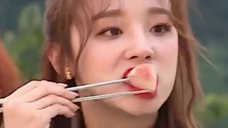 (G)I-DLE Girls Using Chopsticks Moments