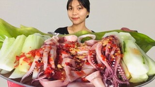 ปลาหมึกไข่ไส้ทะลัก ราดน้ำจิ้มซีฟู้ด | เตยพาแซ่บบ