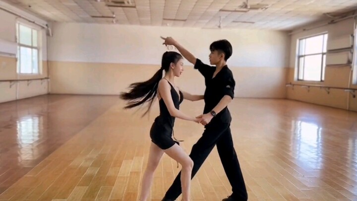 Wang Chongmo and Li Mohan [Mo Mo] 20220413 Recording of the dance class at Beijing Conservatory of M