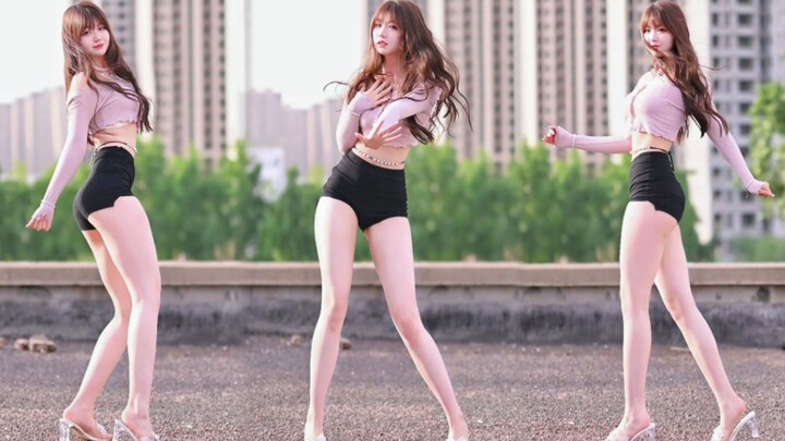 The ultimate meaty legs❗️HyunA bubble pop～