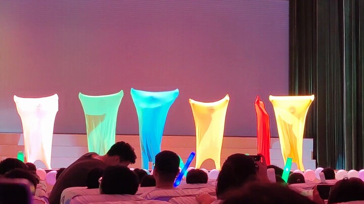 Wuhan University of Technology Bi Wanzhi's social fear dance "Bedding is also crazy"