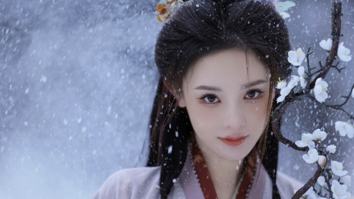 "Cuối cùng thì cô ấy cũng đã đến đóng một bộ phim truyền hình cổ trang. Đẹp quá."