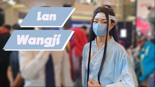 seorang wanita cantik yang cosplay jadi lelaki tampan