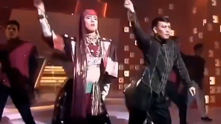 梅艳芳&罗文斗舞，看最妖娆的男人和香港的女儿惊艳全场