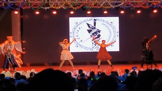 Menari Tim Setan menari di festival budaya klub sekolah