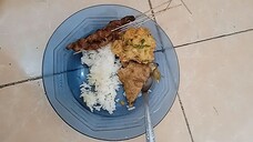 sarapan nasi bakwan jagung sate ayam tempe bacem