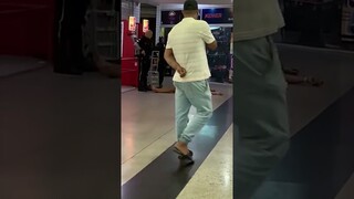 Vigilante se defende de agressão, olha o que aconteceu.