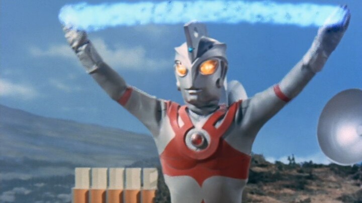 A collection of defense/barrier skills of Ultraman from the Showa era