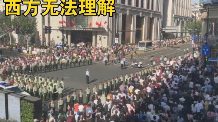 震惊世界的三分钟，外国网友：只有中国人才有这样的爱国情怀！！